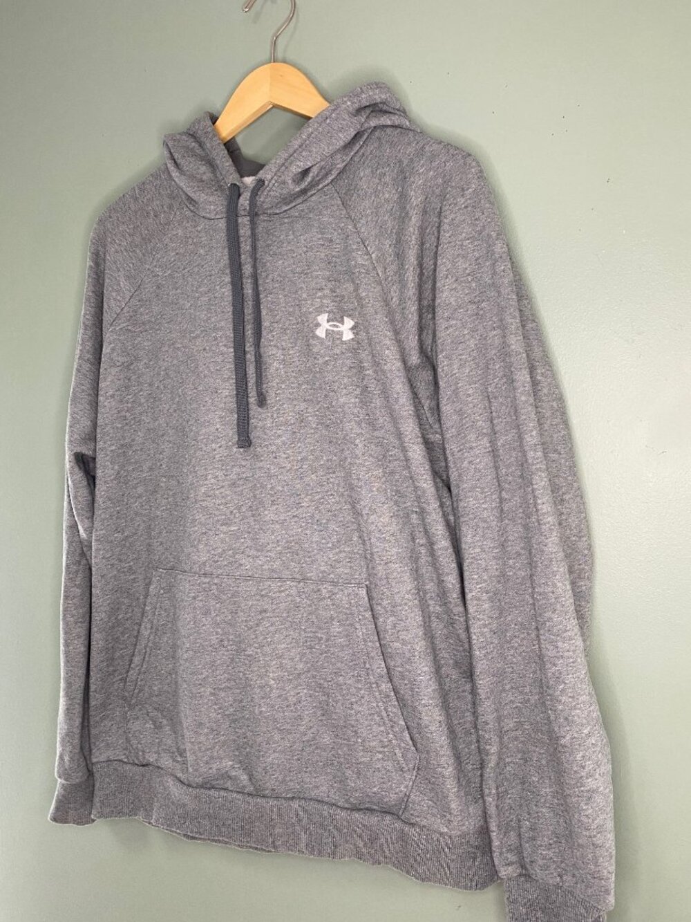 Under Arumour Hooded Sweatshirt Size Lg Worn one time only